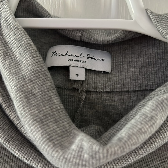 Michael Stars Amara Ribbed Shoulder Tee - Picture 4 of 7